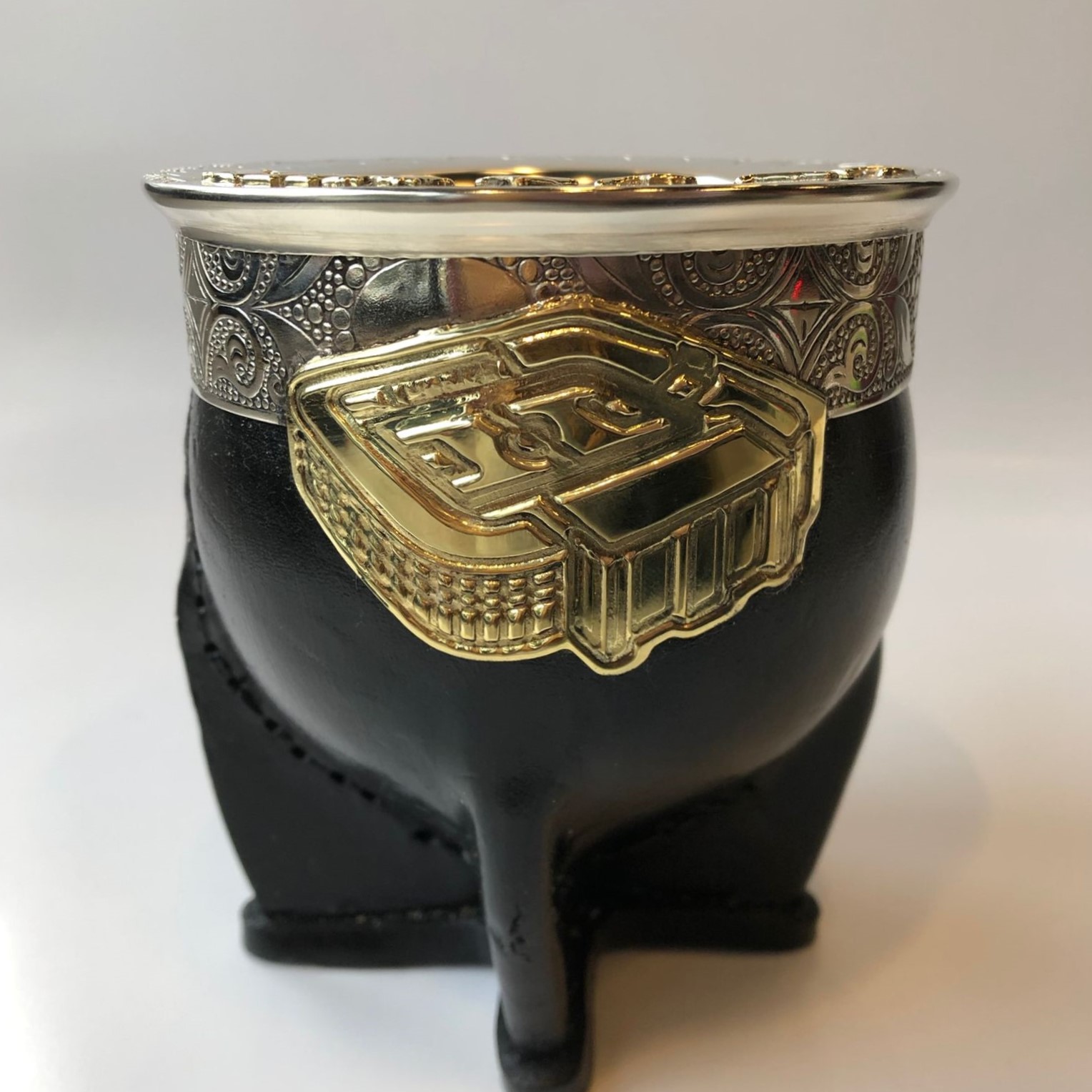 MATE IMPERIAL CON ESCUDO Y ESTADIO NEGRO