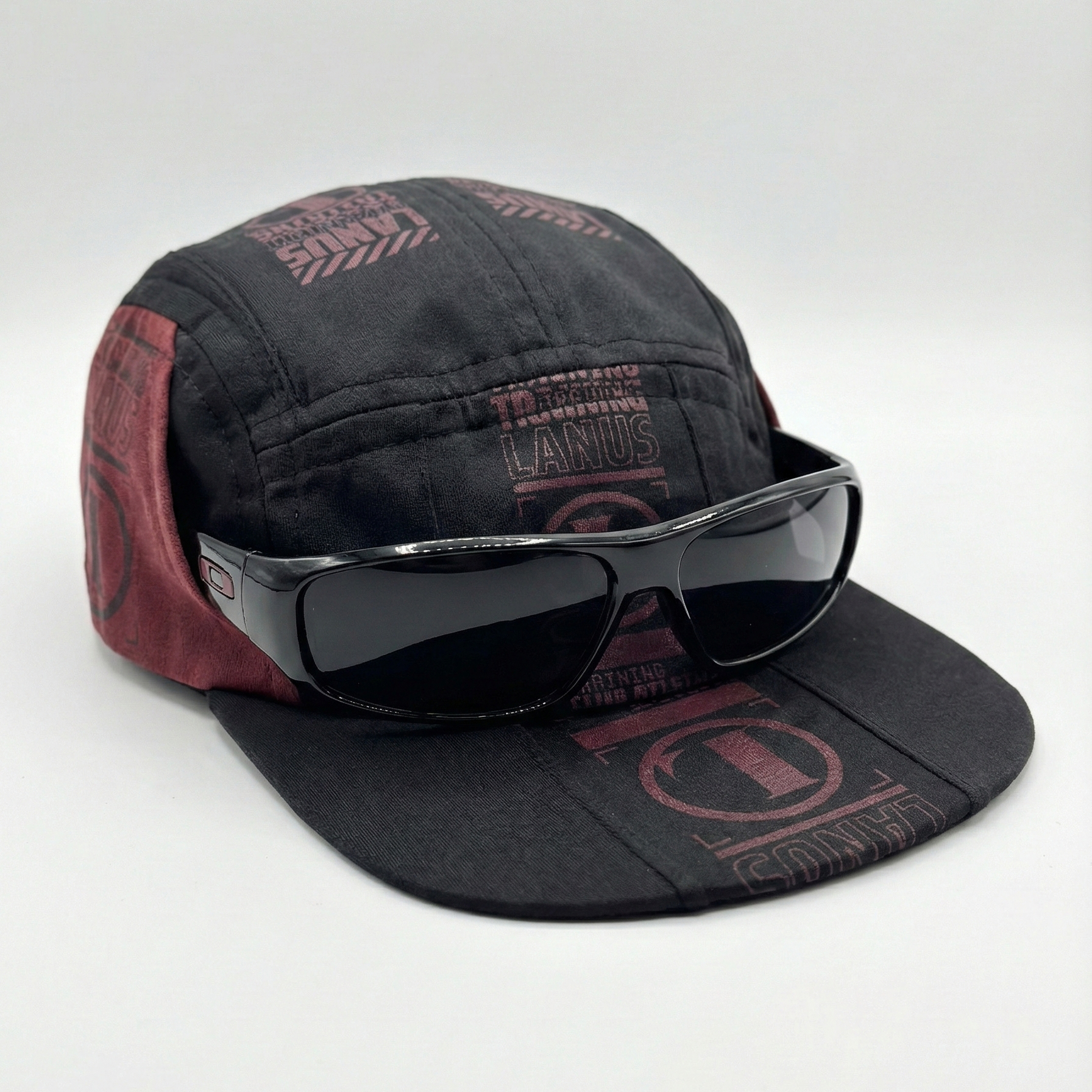 GORRA NEGRA PORTA LENTES - TBN x FUNDACIÓN